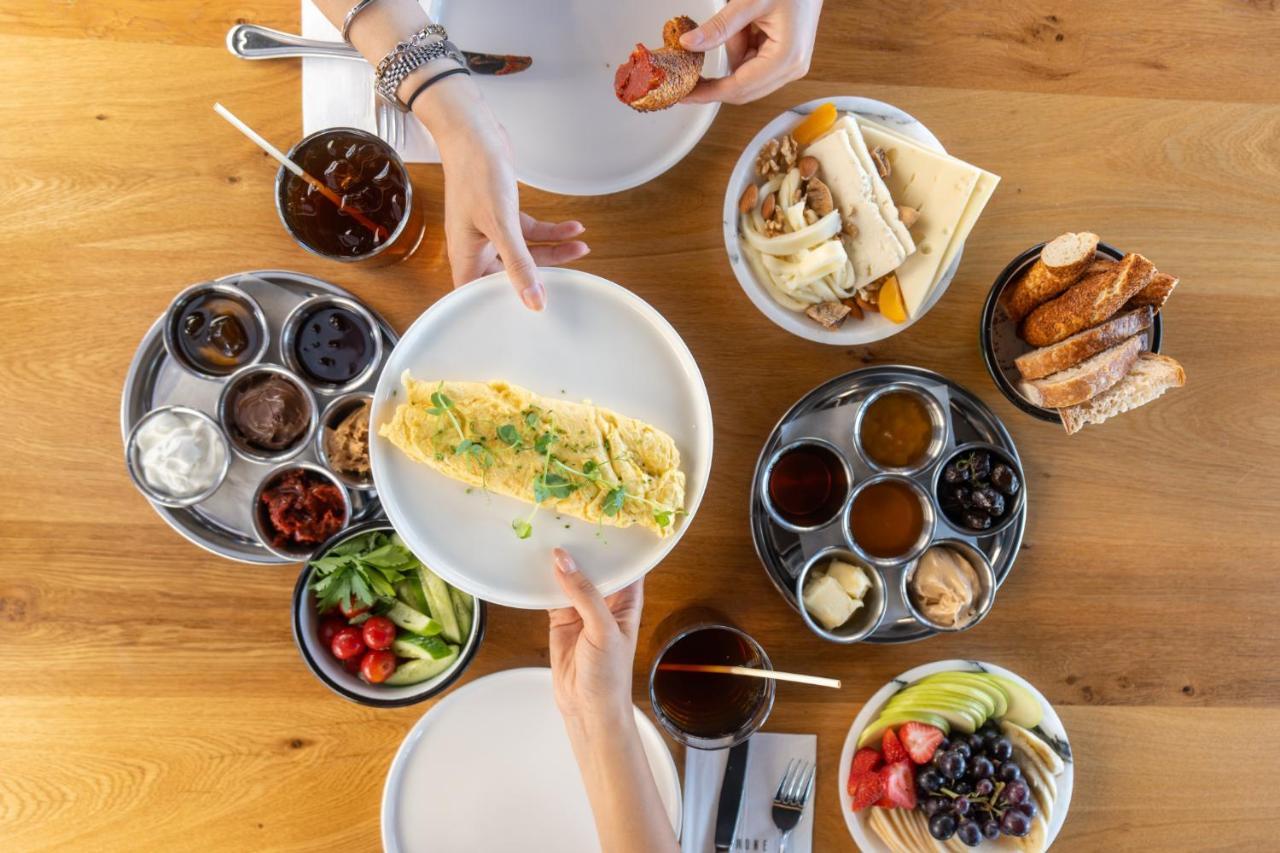 Ruz Hotels Isztambul Kültér fotó Israeli breakfast