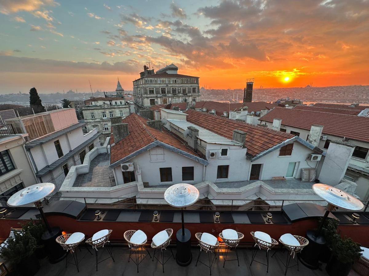 Ruz Hotels Isztambul Kültér fotó Sunset at the hotel