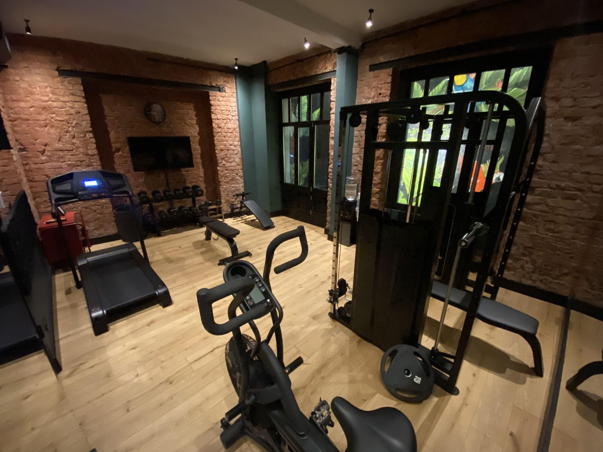 Ruz Hotels Isztambul Kültér fotó The gym at the hotel